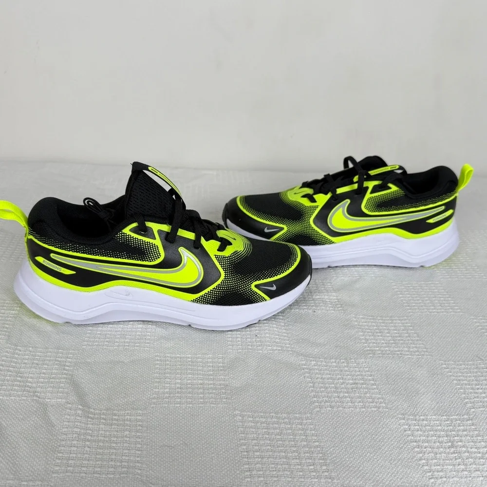 Nike Cosmic Runner GS Youth Size 5Y Black Volt Running Shoes HM4402-005